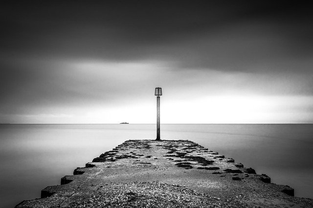 g104403404173184799b2c3b48ac09432ed83fd980790e3baee65a3c39b093e799e5860b32ef759428c4b49183237f3ac_640-2711280 ship, weymouth, dorset, pier, jetty, walkway, nature, horizon, long exposure, black and white, black, white, coast, sea, seaside, uk, england, mood, moody, tide, tide marker